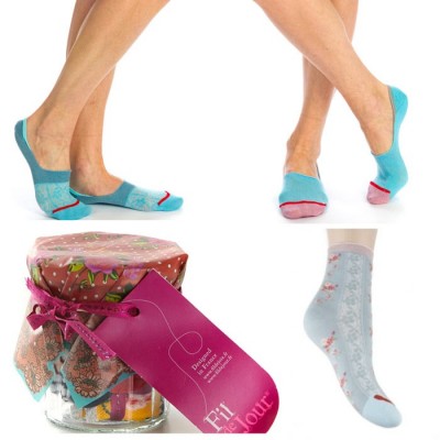 1 paires de chaussette et 2 protège-pieds dans un pot de confiture