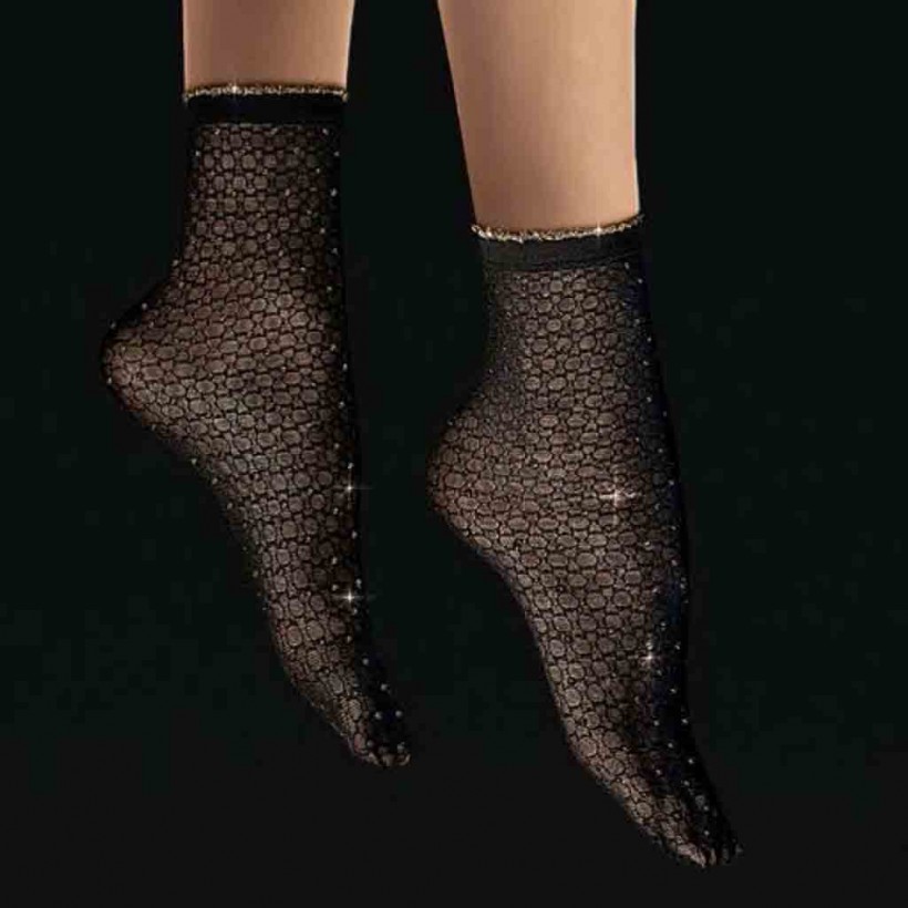 chaussette étincelante dans le noir de sanpellegrino chaussette étincelante dans le noir de sanpellegrino