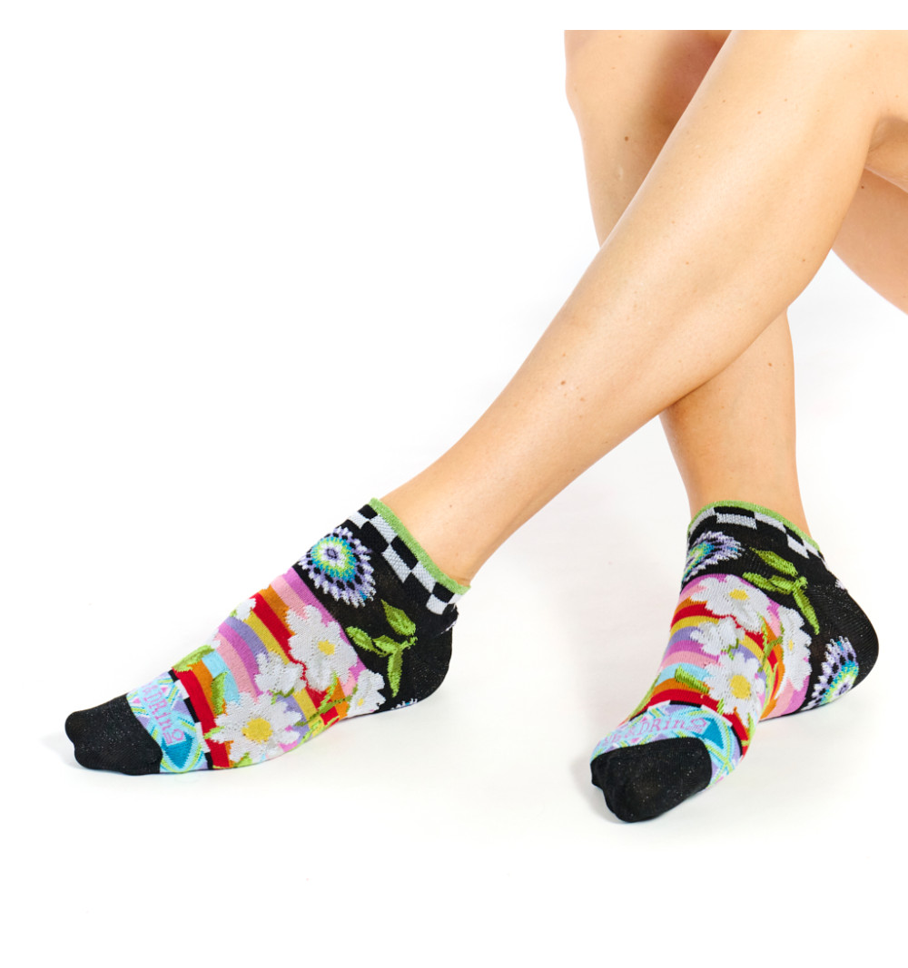 Socquettes ultra-courtes, multicolore, en coton, marguerites et mandala, talons et pointes noires.