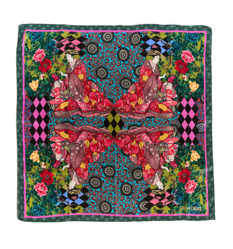 Foulard Geisha, inspiration japonaise et motifs floraux délicats.