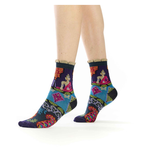 Chaussettes Dub & Drino violettes, cyan et marine avec motifs hindous et Shiva. Talons noirs, pointes violettes pailletées.