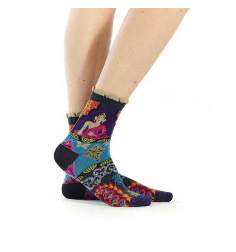 Chaussettes Dub & Drino violettes, cyan et marine avec motifs hindous et Shiva. Talons noirs, pointes violettes pailletées.