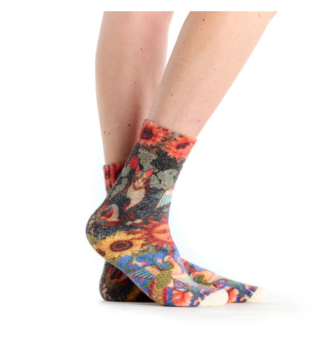 Mi-chaussettes bouclettes imprimées Soleil, Dub & Drino. Motifs d’oiseaux, tournesols et chat sur fond japonisant.