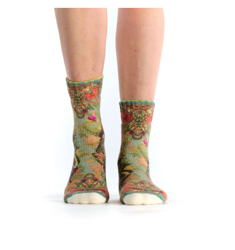 Mi-chaussettes bouclettes imprimées Tarot, Dub & Drino. Vert kaki pâle avec des illustrations du Tarot de Marseille.
