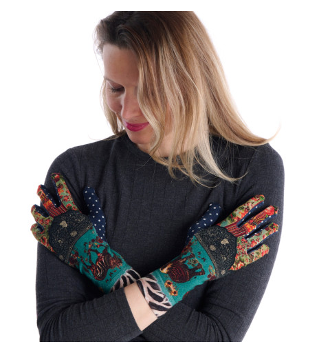 Gants imprimés bambou Sauvage, Dub & Drino. Turquoise avec motifs d’animaux et bande zébrée au bord-côte.