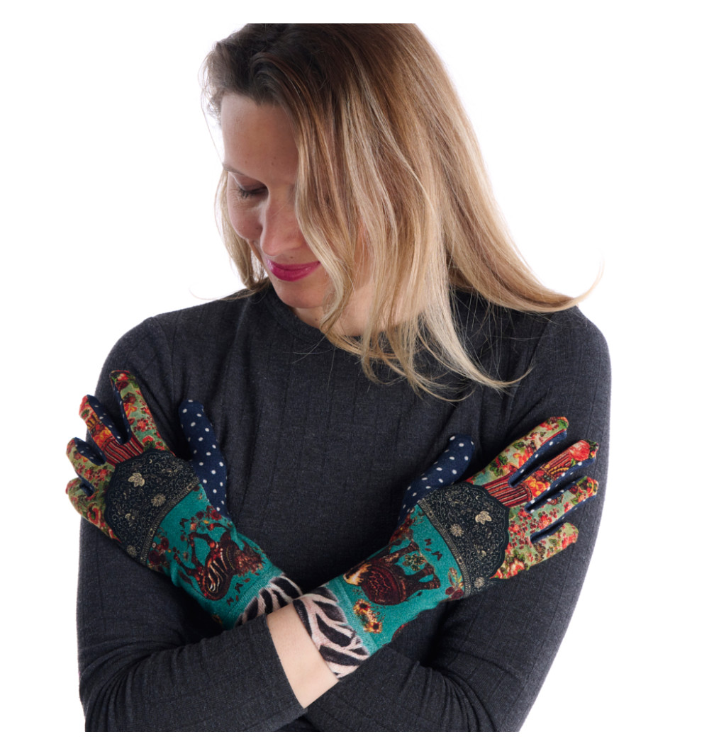 Gants imprimés bambou Sauvage, Dub & Drino. Turquoise avec motifs d’animaux et bande zébrée au bord-côte.