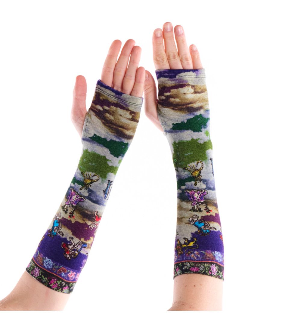 Mitaines bambou Gaïa, Dub & Drino. Motifs médiévaux sur fond gris, vert et violet.