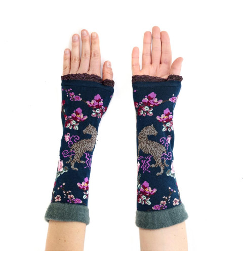 Mitaines Prunus Serrulata, Fil de Jour. Marine, ornées de fleurs roses et mauves, motif jaguar.