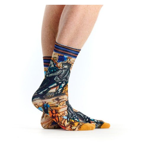 Chaussettes Danse et Orchestre, Ruban Rouge. Motifs inspirés des scènes musicales et festives de Raoul Dufy.