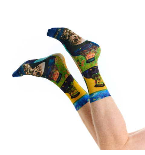 Chaussettes Postier, Ruban Rouge. Design inspiré entre autres du portrait de Joseph Roulin par Vincent van Gogh.