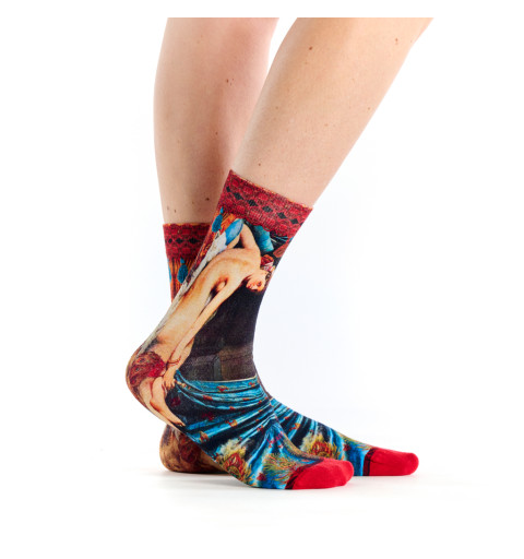 Chaussettes La Grande Odalisque, Ruban Rouge. Design inspiré du chef-d’œuvre d’Ingres.