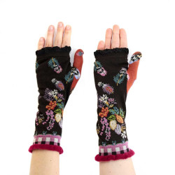Mitaines avec pouce Mangrove, Fil de Jour. Noires, pouce et bord-côte bordeaux, motifs de flore tropicale.