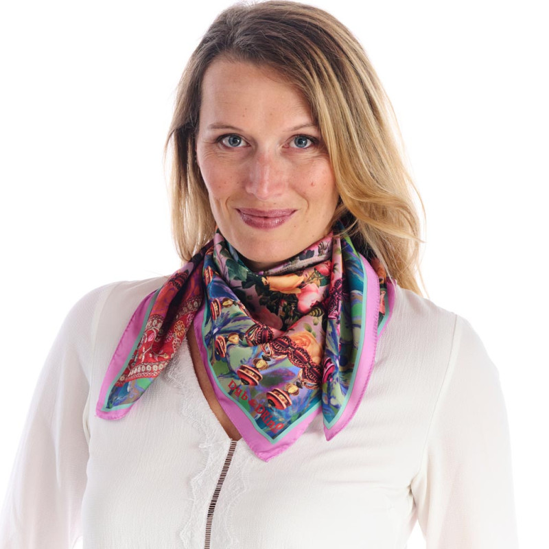 Foulard femme Dub & Drino Lhassa rose motif floral figure centrale