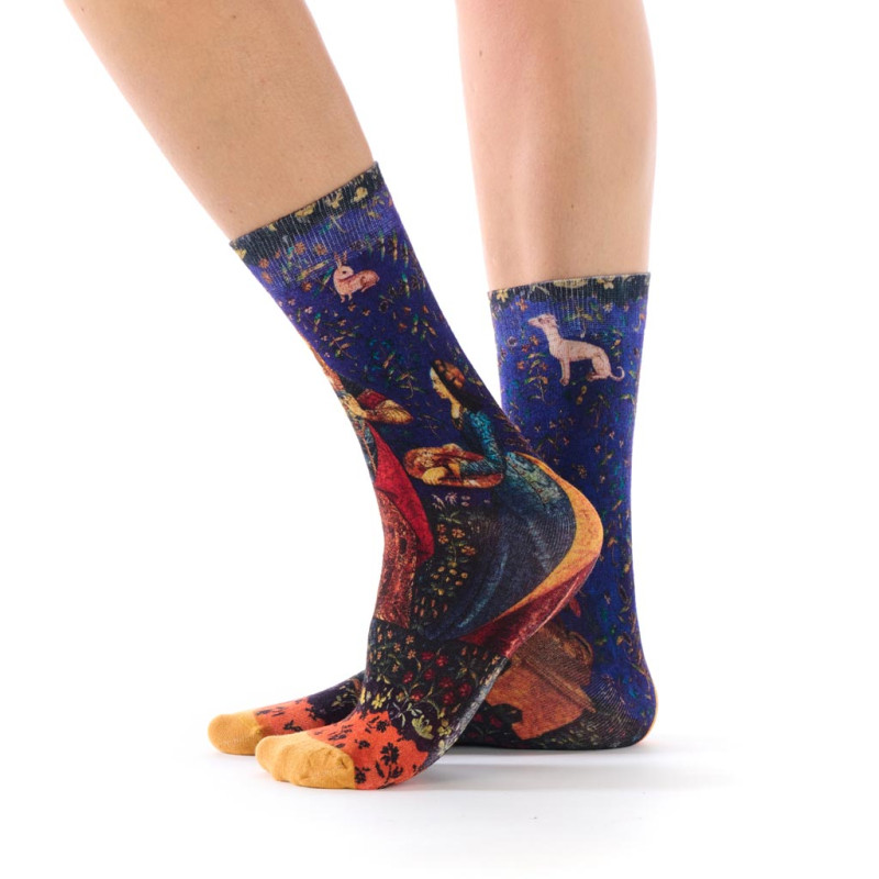 Chaussettes femme Ruban Rouge, bambou, bleu rouge vert, motif L’Odorat, La Dame à la licorne.