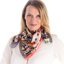 Foulard imitation soie Two or Three Fernand Léger 70x70cm, rouge noir beige vert jaune, motifs géométriques.