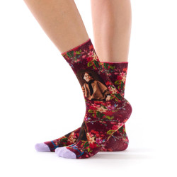 Ruban Rouge, femme, chaussettes bambou, bordeaux, motif Georges Sand portrait et fleurs, collection Panthéon