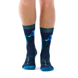 Ruban Rouge, homme, chaussettes bambou, bleu nuit, motif Victor Hugo portrait et rayures, collection Panthéon