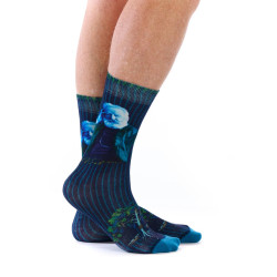 Ruban Rouge, homme, chaussettes bambou, bleu nuit, motif Victor Hugo portrait et rayures, collection Panthéon