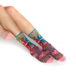 chaussettes imprimées Radha Dub & Drino scène orientale rose vert