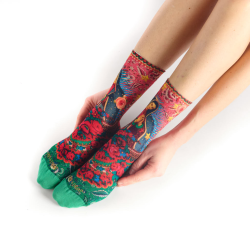 chaussettes imprimées Guadalupe Dub & Drino scène religieuse rouge vert