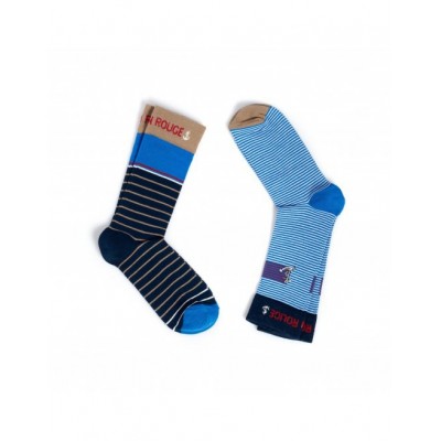 deux paires de chaussettes foncées