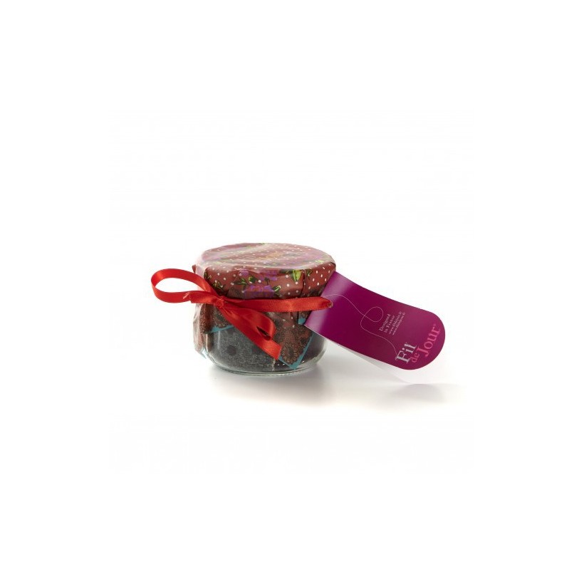 mi-bas et collants pliés dans un pot de confiture mi-bas et collants pliés dans un pot de confiture