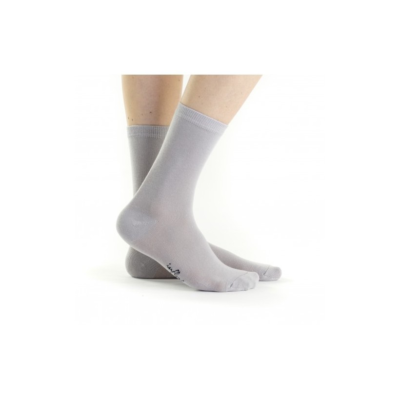 chaussettes grises en coton