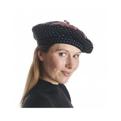 femme portant béret fil de jour